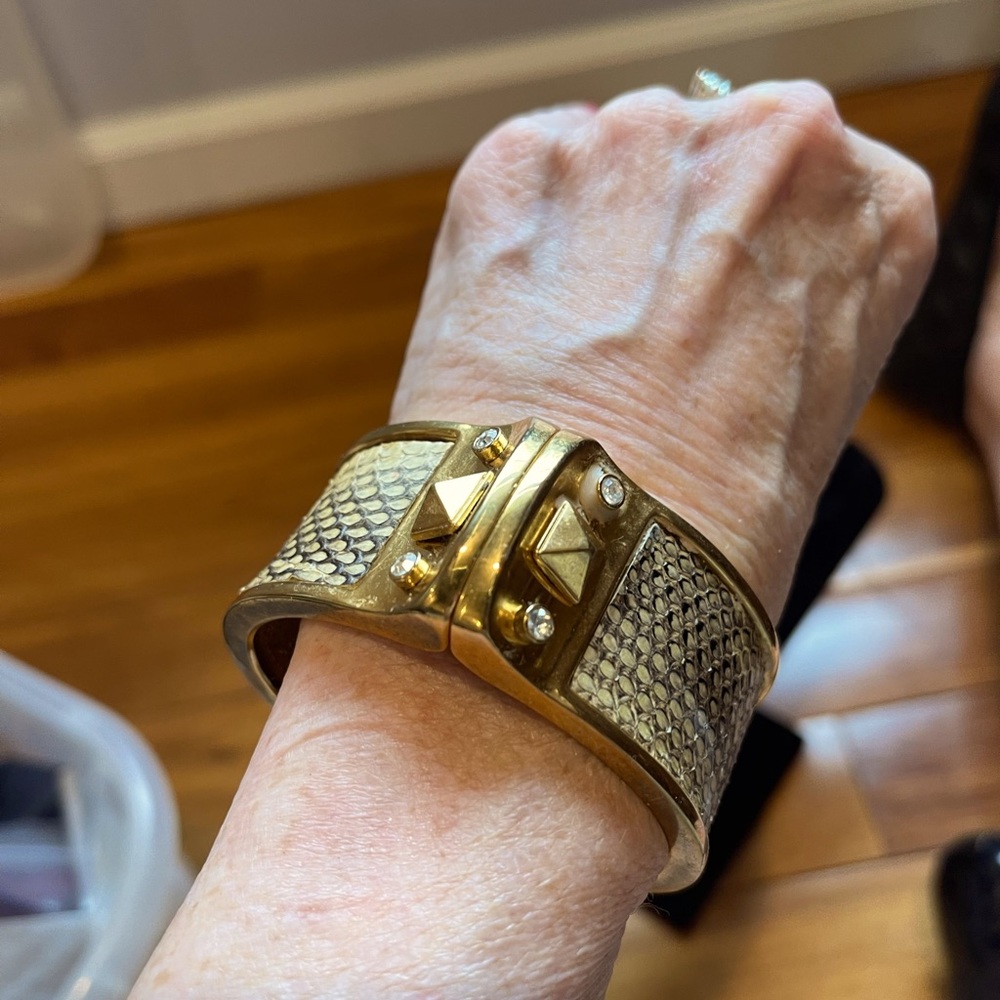 💎💎💎🎉🎉🎉Fabulous Stella & Dot cuff bracelet